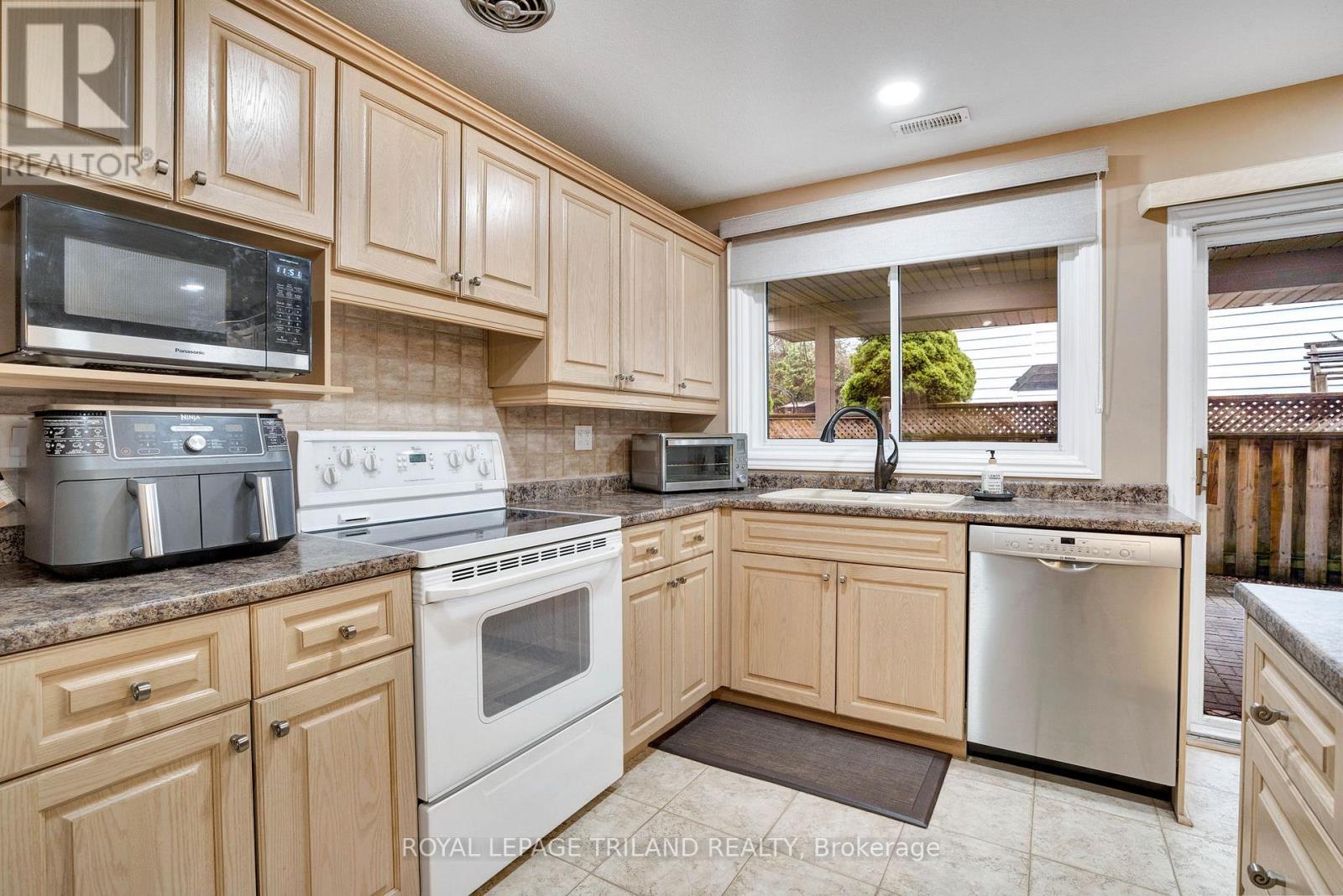 31 Edgehill Road, London North, Ontario  N6G 2T2 - Photo 25 - X12989836