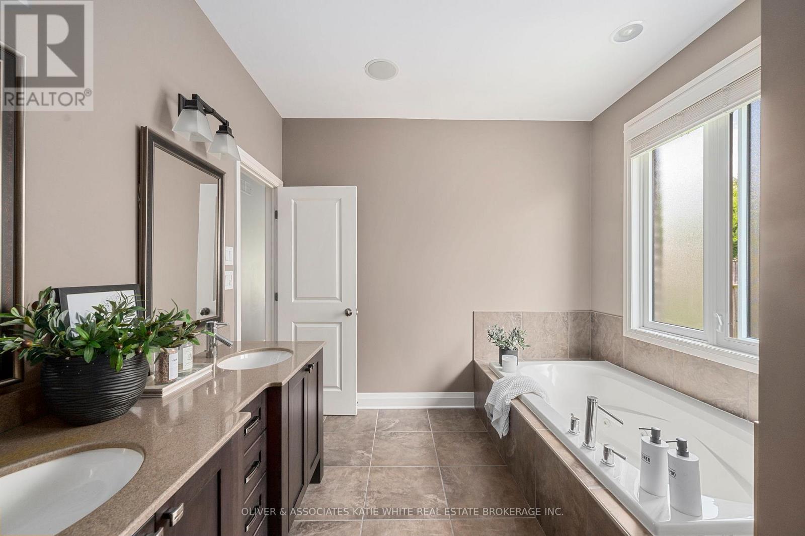 2246 Ladyslipper Crescent, London South, Ontario  N6K 0A5 - Photo 19 - X12989852