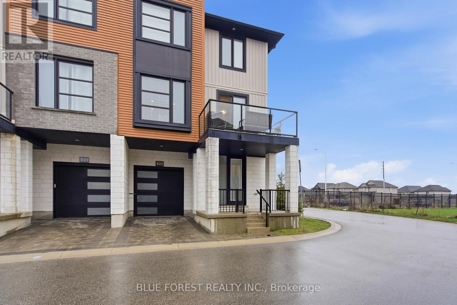 933 Sarnia Road, London North, Ontario  N6H 0J7 - Photo 2 - X12989896