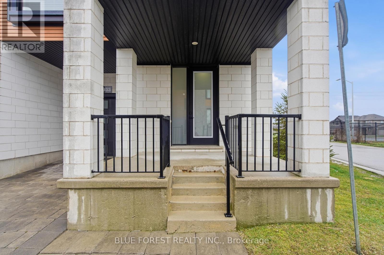 933 Sarnia Road, London North, Ontario  N6H 0J7 - Photo 4 - X12989896
