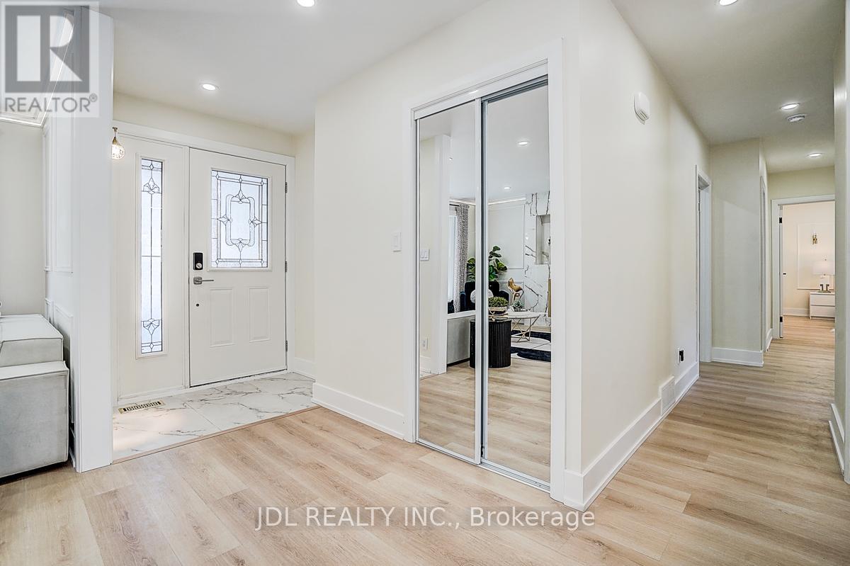 15 Crossburn Drive, Toronto, Ontario  M3B 2Z3 - Photo 6 - C12989534