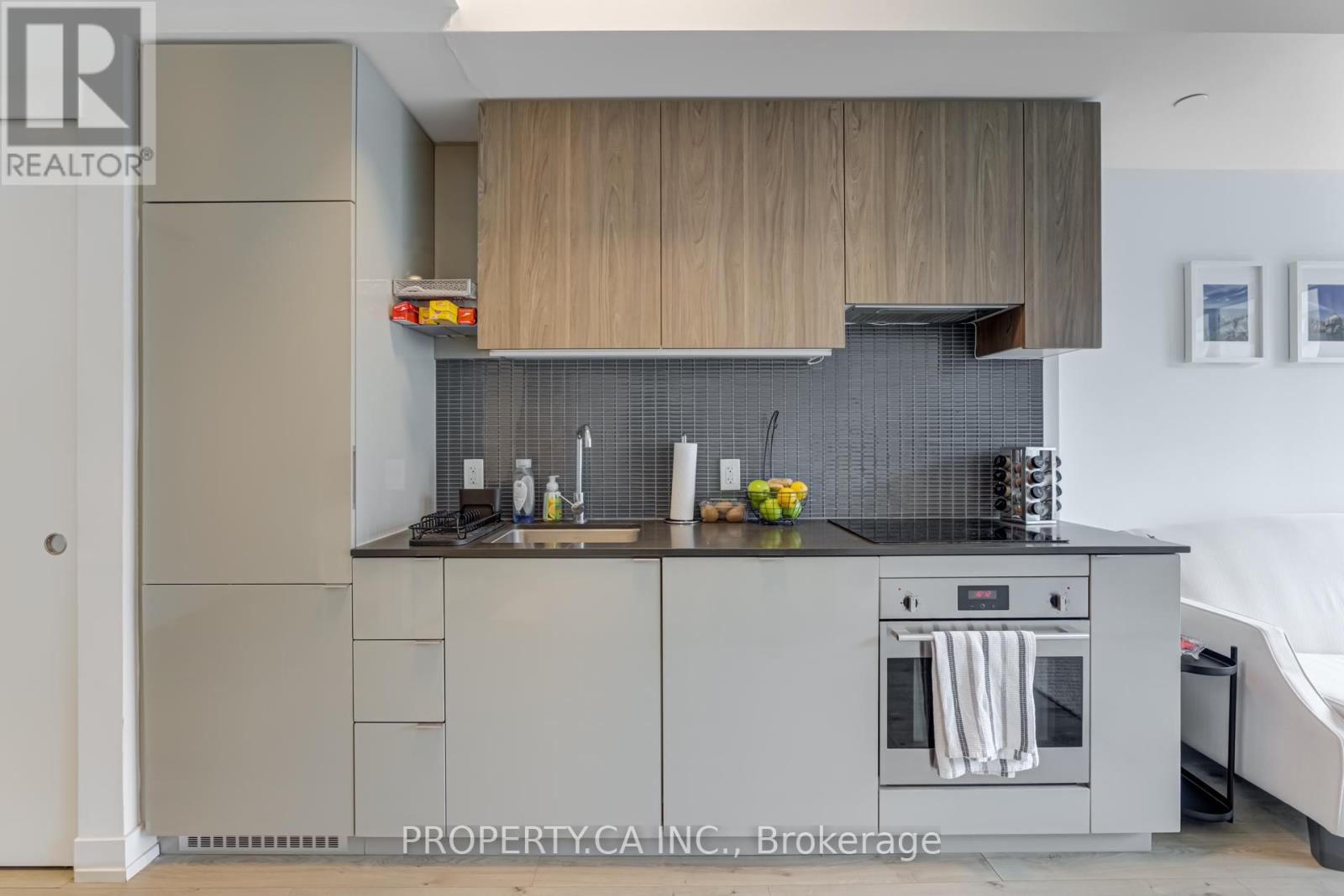 717 - 161 Roehampton Avenue, Toronto, Ontario  M4P 0C8 - Photo 15 - C12989654