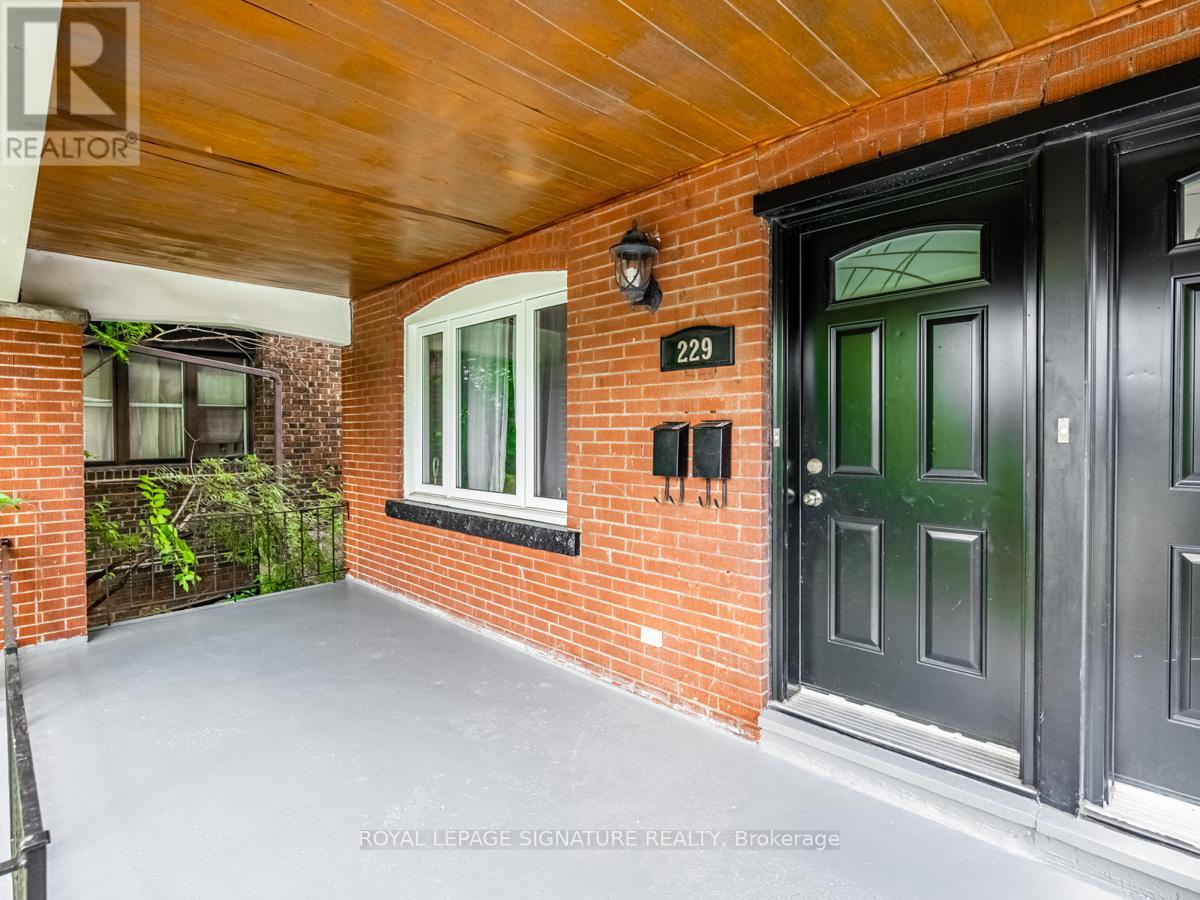 Upper - 229 Winona Drive, Toronto, Ontario  M6C 3S4 - Photo 3 - C12989692