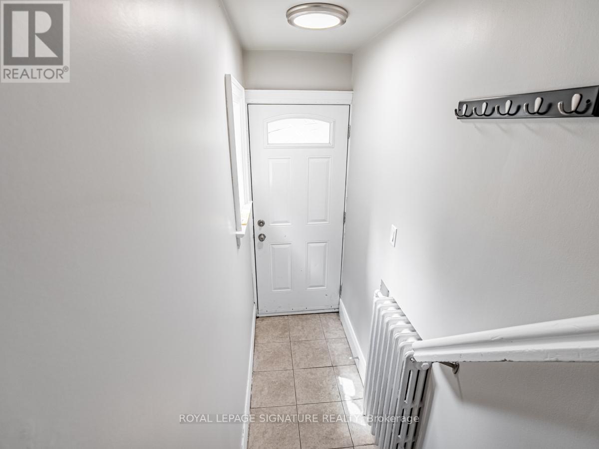 Upper - 229 Winona Drive, Toronto, Ontario  M6C 3S4 - Photo 5 - C12989692