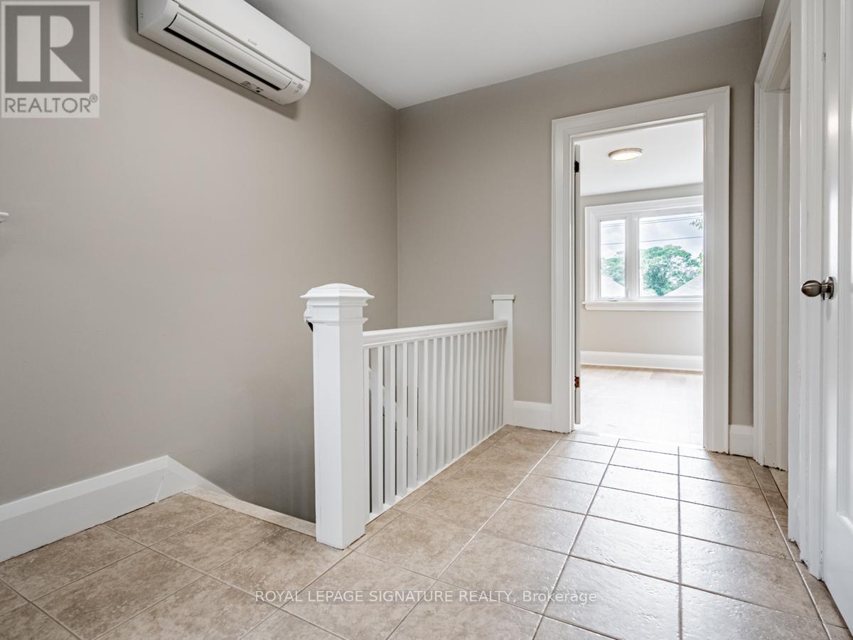 Upper - 229 Winona Drive, Toronto, Ontario  M6C 3S4 - Photo 6 - C12989692