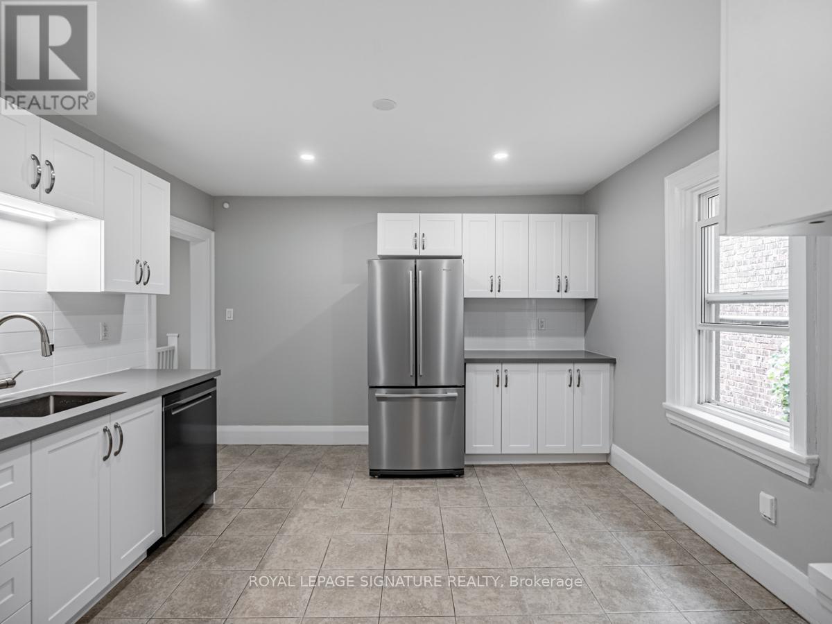 Upper - 229 Winona Drive, Toronto, Ontario  M6C 3S4 - Photo 7 - C12989692