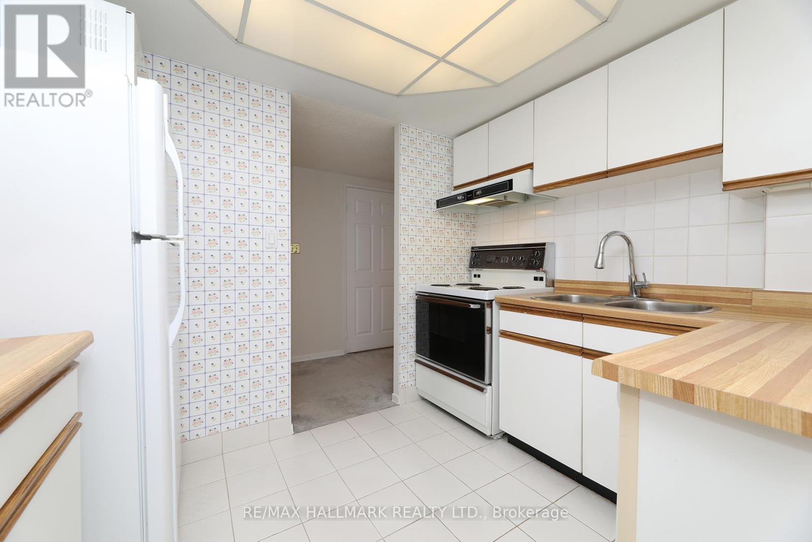 1704 - 10 Kenneth Avenue, Toronto, Ontario  M2N 6K6 - Photo 15 - C12989758