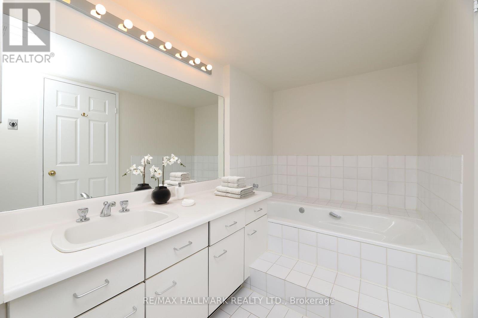 1704 - 10 Kenneth Avenue, Toronto, Ontario  M2N 6K6 - Photo 22 - C12989758