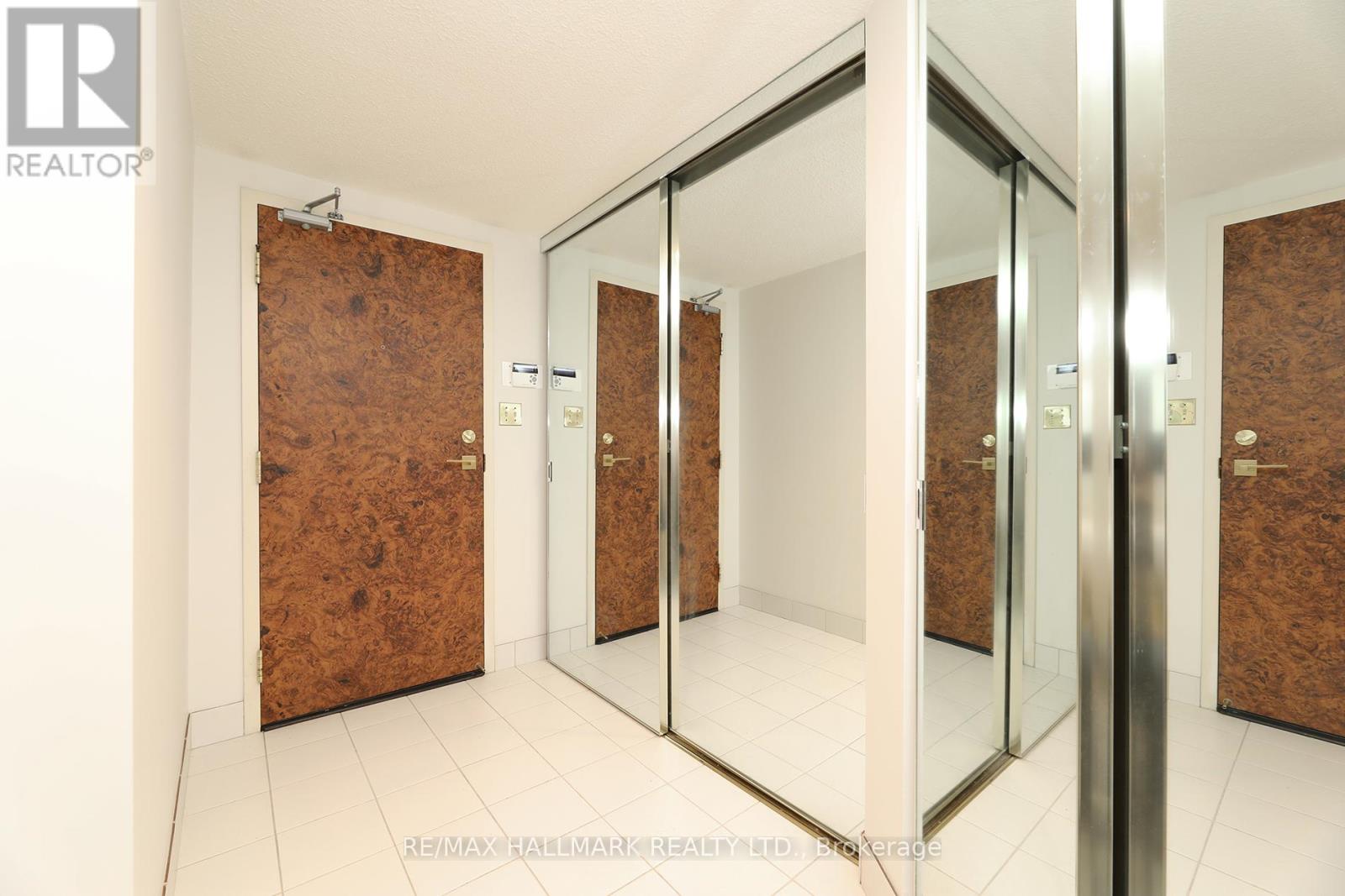 1704 - 10 Kenneth Avenue, Toronto, Ontario  M2N 6K6 - Photo 5 - C12989758