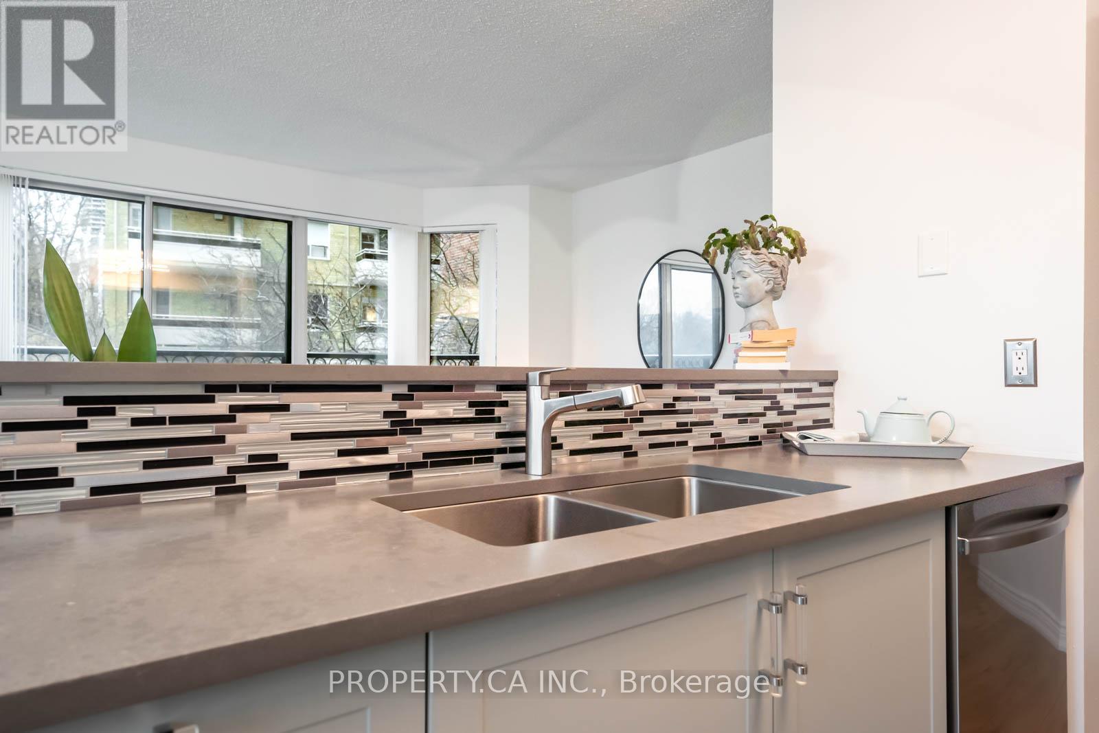 202 - 97 Lawton Boulevard, Toronto, Ontario  M4V 1Z6 - Photo 15 - C12989768