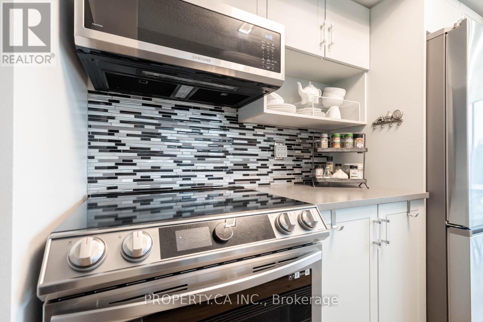 202 - 97 Lawton Boulevard, Toronto, Ontario  M4V 1Z6 - Photo 17 - C12989768