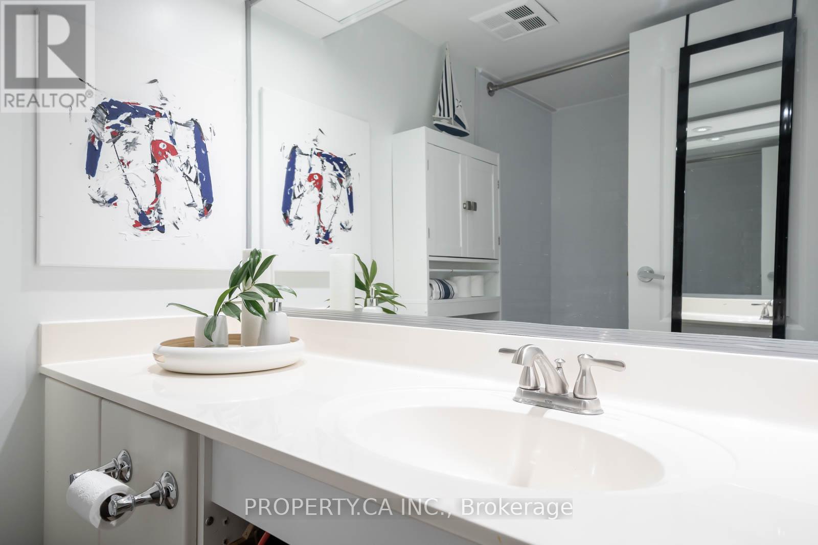 202 - 97 Lawton Boulevard, Toronto, Ontario  M4V 1Z6 - Photo 31 - C12989768