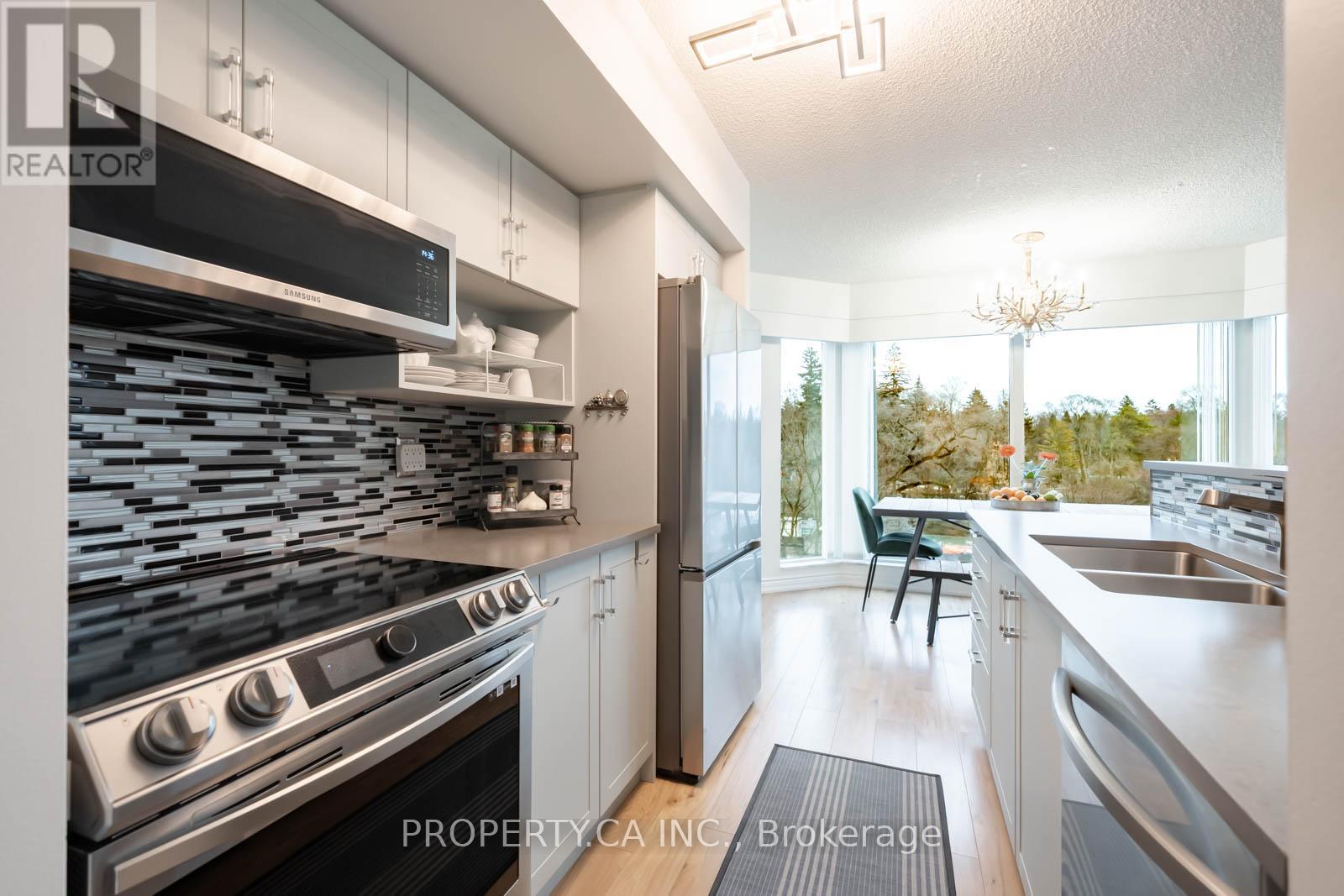 202 - 97 Lawton Boulevard, Toronto, Ontario  M4V 1Z6 - Photo 4 - C12989768