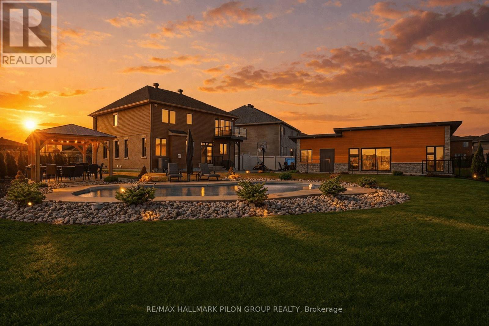 236 Esturgeon Street, Ottawa, Ontario  K4A 1G5 - Photo 3 - X12989524