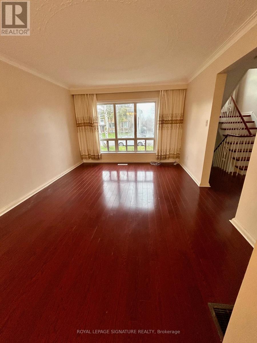 41 Daleside Crescent, Toronto, Ontario  M4A 2H7 - Photo 4 - C12989788