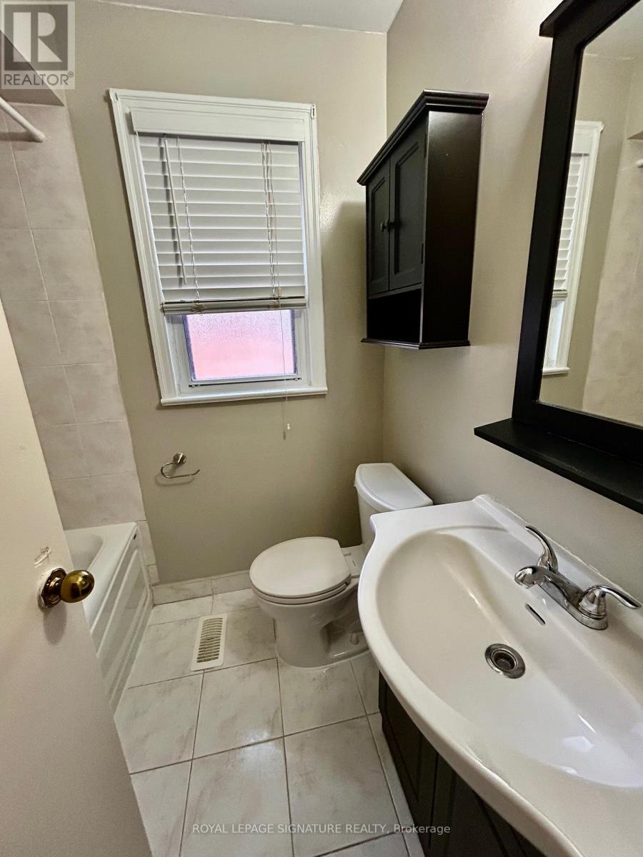 41 Daleside Crescent, Toronto, Ontario  M4A 2H7 - Photo 8 - C12989788