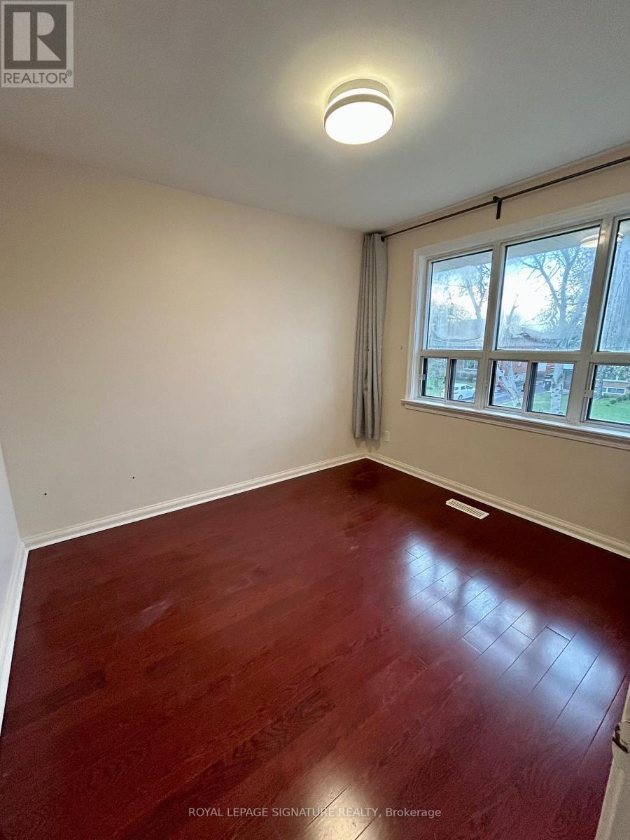 41 Daleside Crescent, Toronto, Ontario  M4A 2H7 - Photo 9 - C12989788