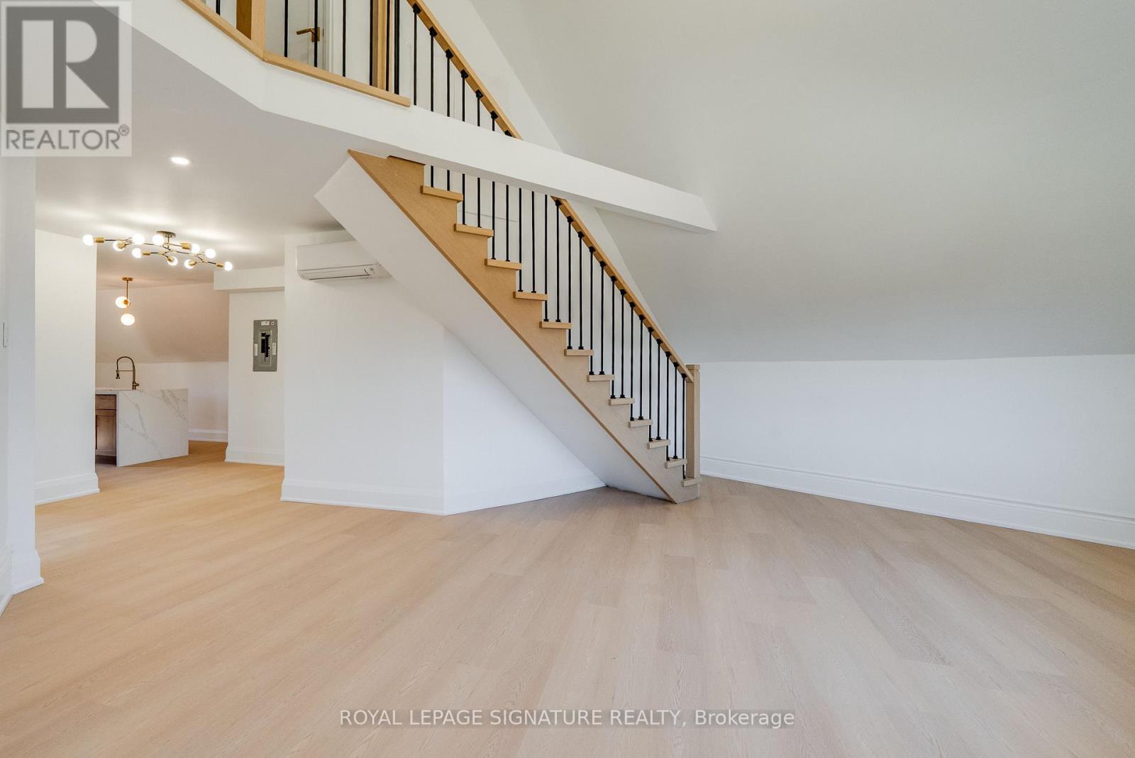 3 - 1 Bellwoods Park, Toronto, Ontario  M6J 1S4 - Photo 3 - C12989816