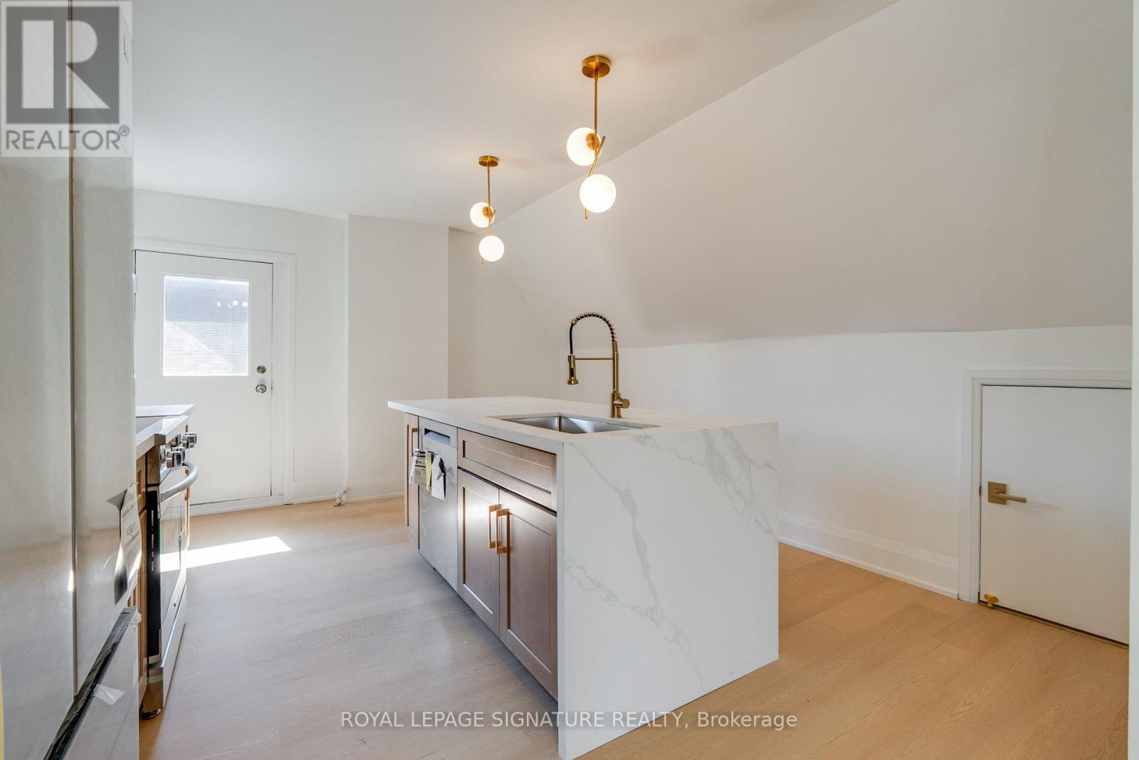 3 - 1 Bellwoods Park, Toronto, Ontario  M6J 1S4 - Photo 6 - C12989816