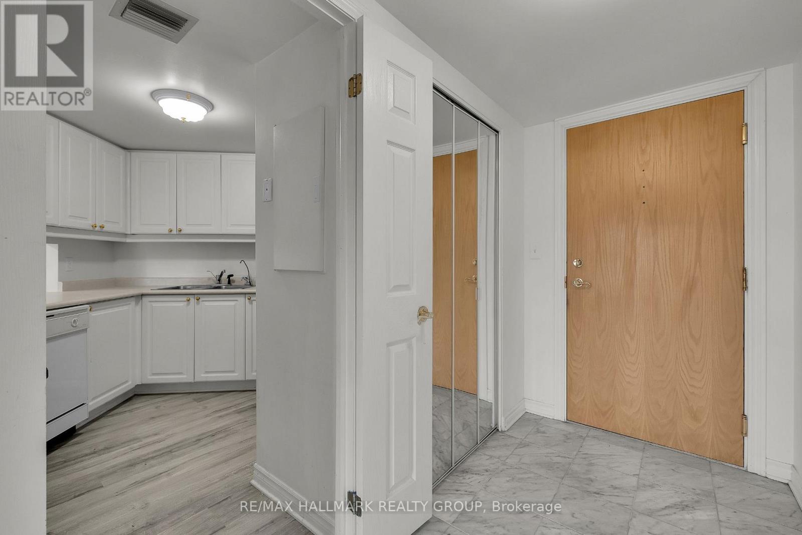 503 - 3105 Carling Avenue, Ottawa, Ontario  K2H 5A6 - Photo 4 - X12989628