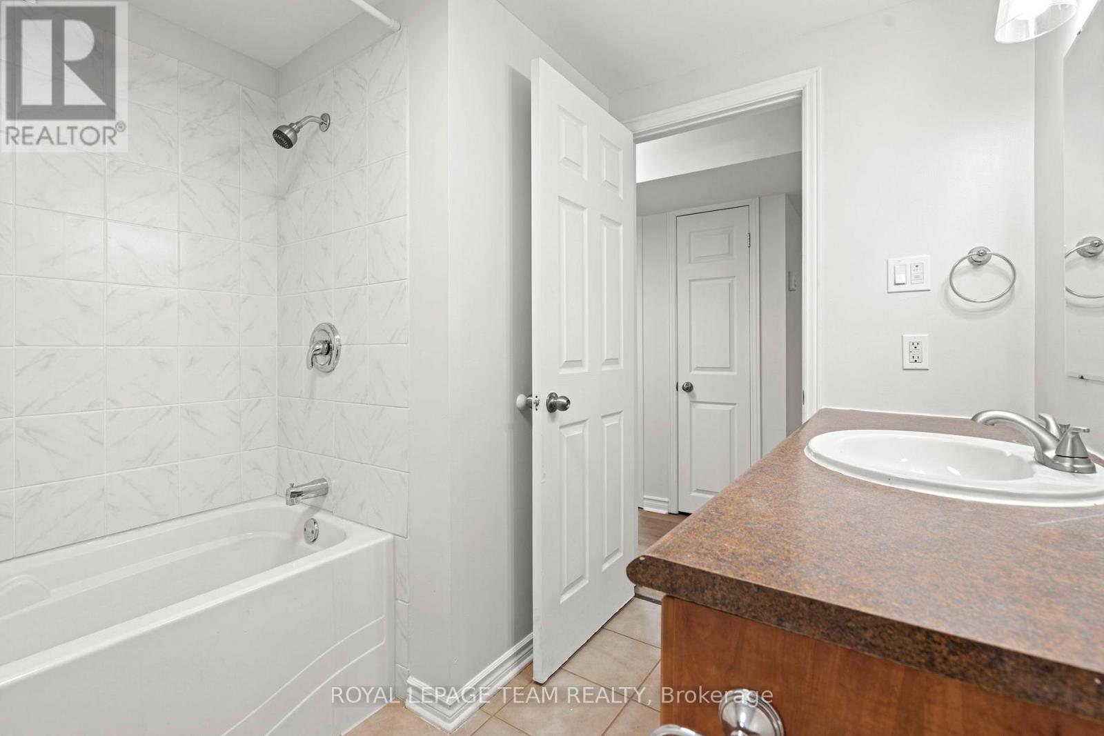 B - 1 Steel Street, Ottawa, Ontario  K1J 6R6 - Photo 19 - X12989730