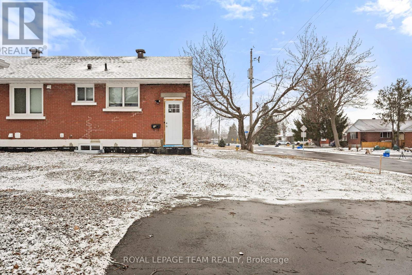 B - 1 Steel Street, Ottawa, Ontario  K1J 6R6 - Photo 2 - X12989730