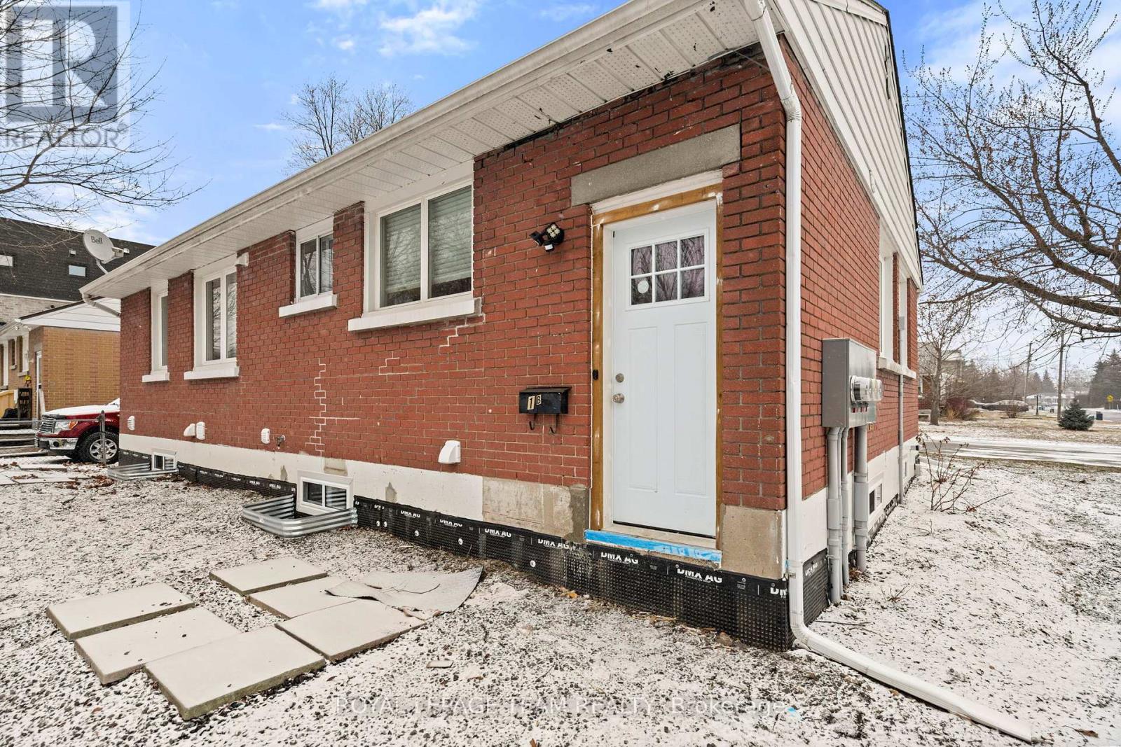 B - 1 Steel Street, Ottawa, Ontario  K1J 6R6 - Photo 3 - X12989730