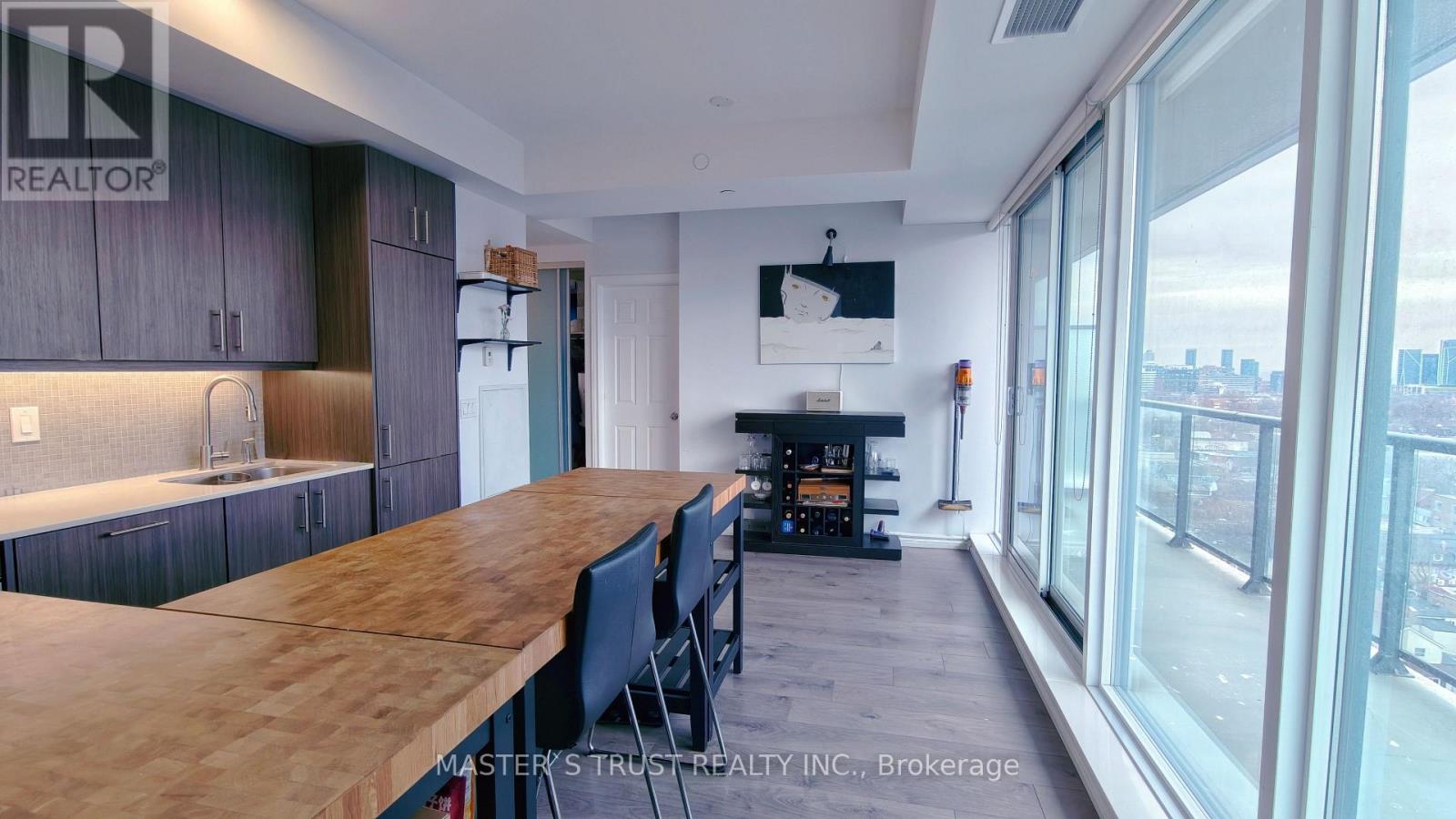 1517 - 297 College Street, Toronto, Ontario  M5T 0C2 - Photo 5 - C12989868