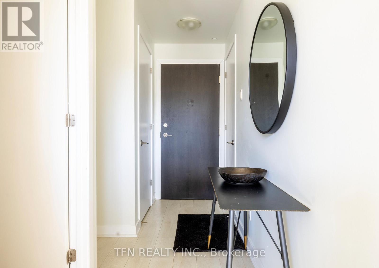 726 - 50 Bruyeres Mews, Toronto, Ontario  M5V 0H8 - Photo 5 - C12989904