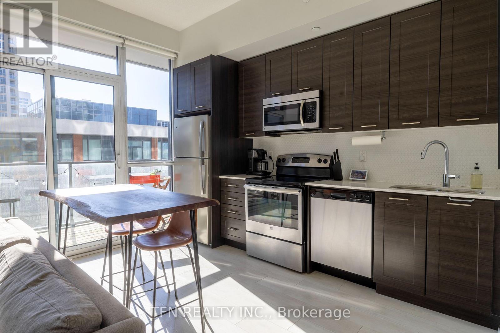 726 - 50 Bruyeres Mews, Toronto, Ontario  M5V 0H8 - Photo 9 - C12989904