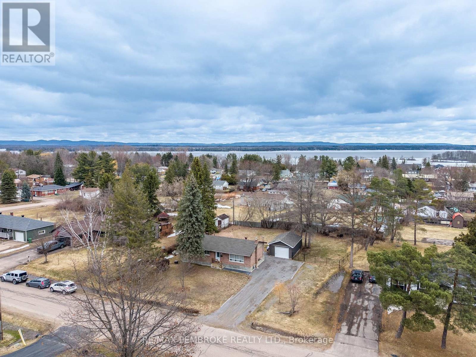 790 Lakeview Drive, Petawawa, Ontario K8A 7E9 - Photo 33 - X12989670