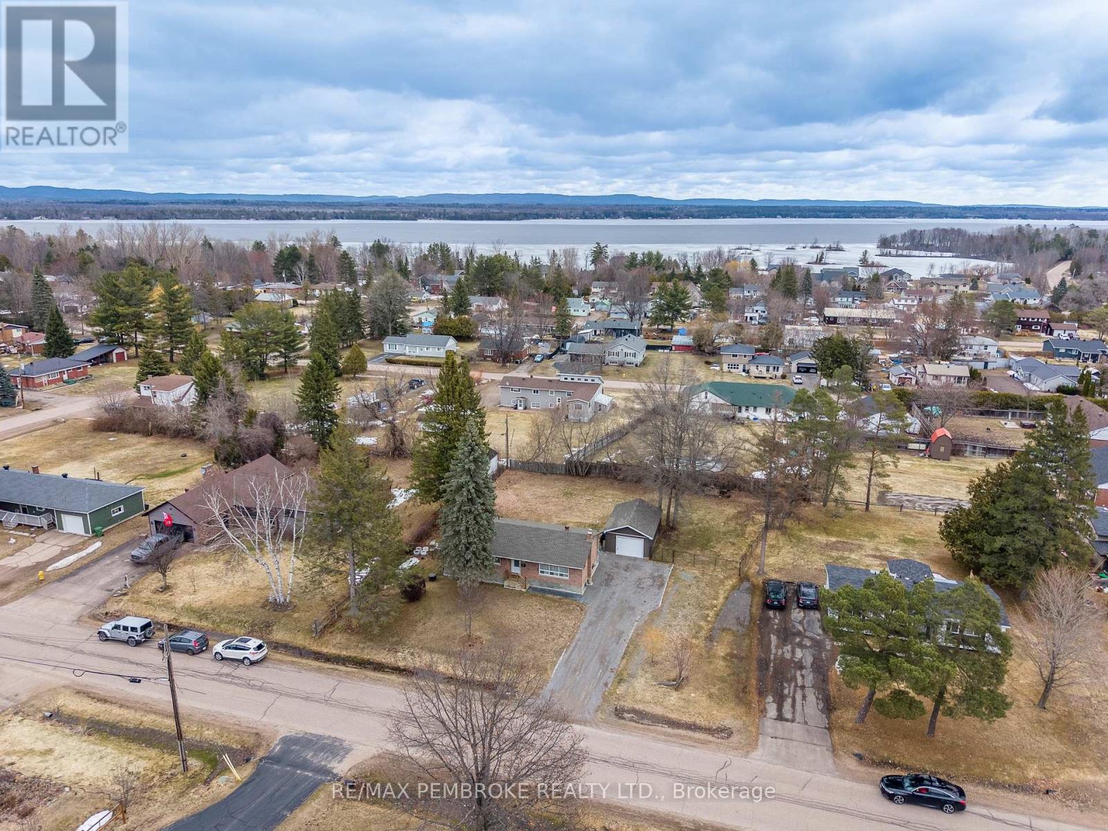 790 Lakeview Drive, Petawawa, Ontario K8A 7E9 - Photo 35 - X12989670