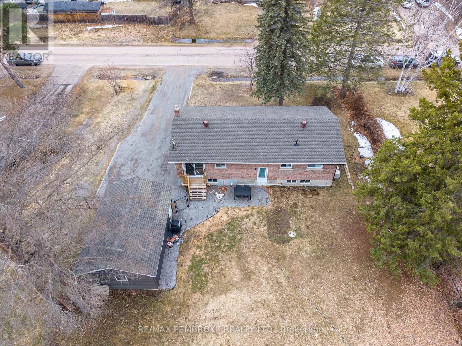 790 Lakeview Drive, Petawawa, Ontario K8A 7E9 - Photo 37 - X12989670