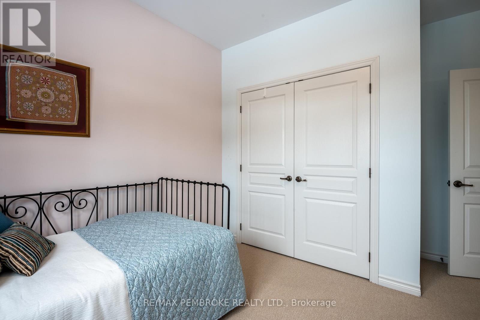 545 Gardner Crescent, Petawawa, Ontario  K8H 0C4 - Photo 10 - X12989680