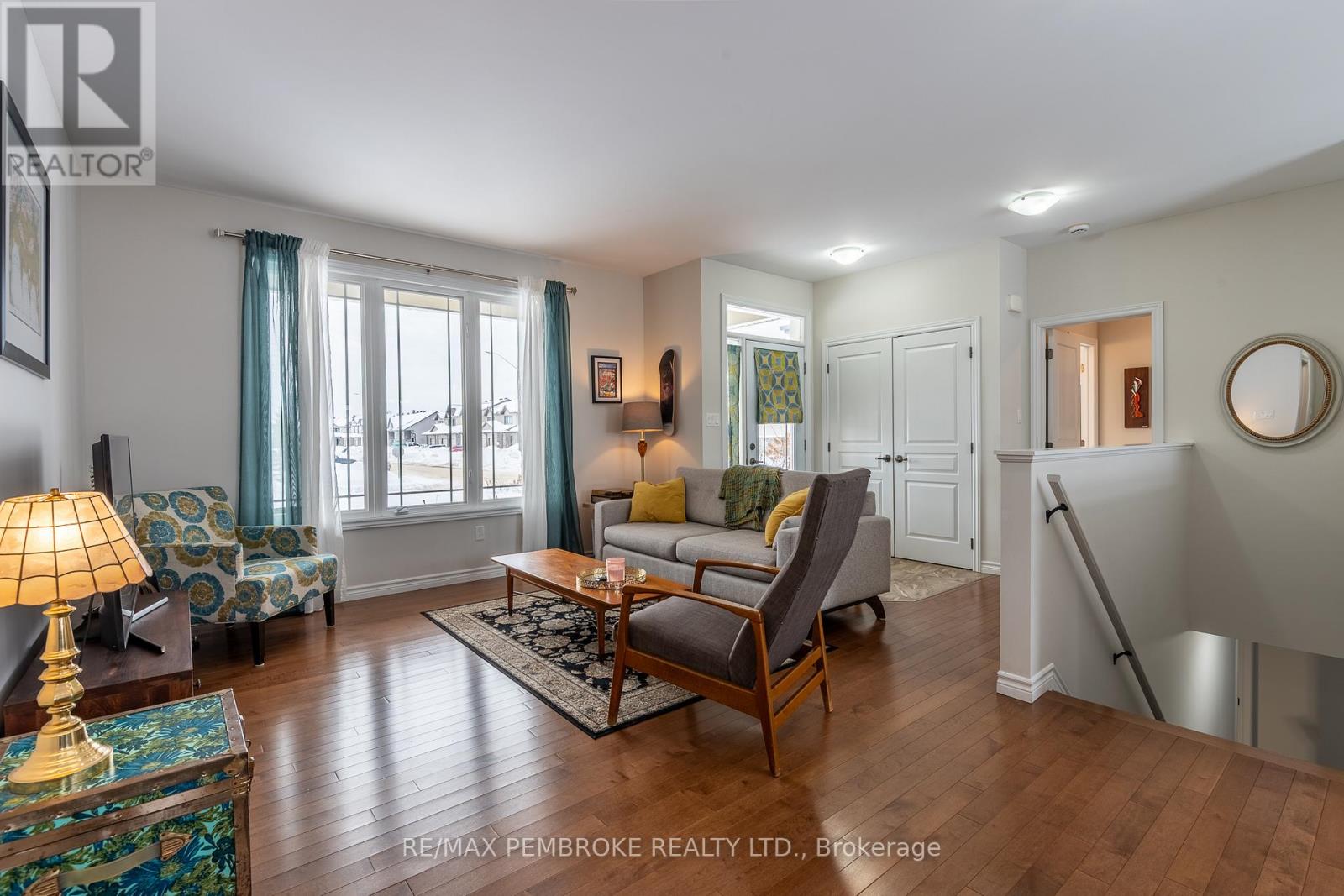 545 Gardner Crescent, Petawawa, Ontario  K8H 0C4 - Photo 13 - X12989680