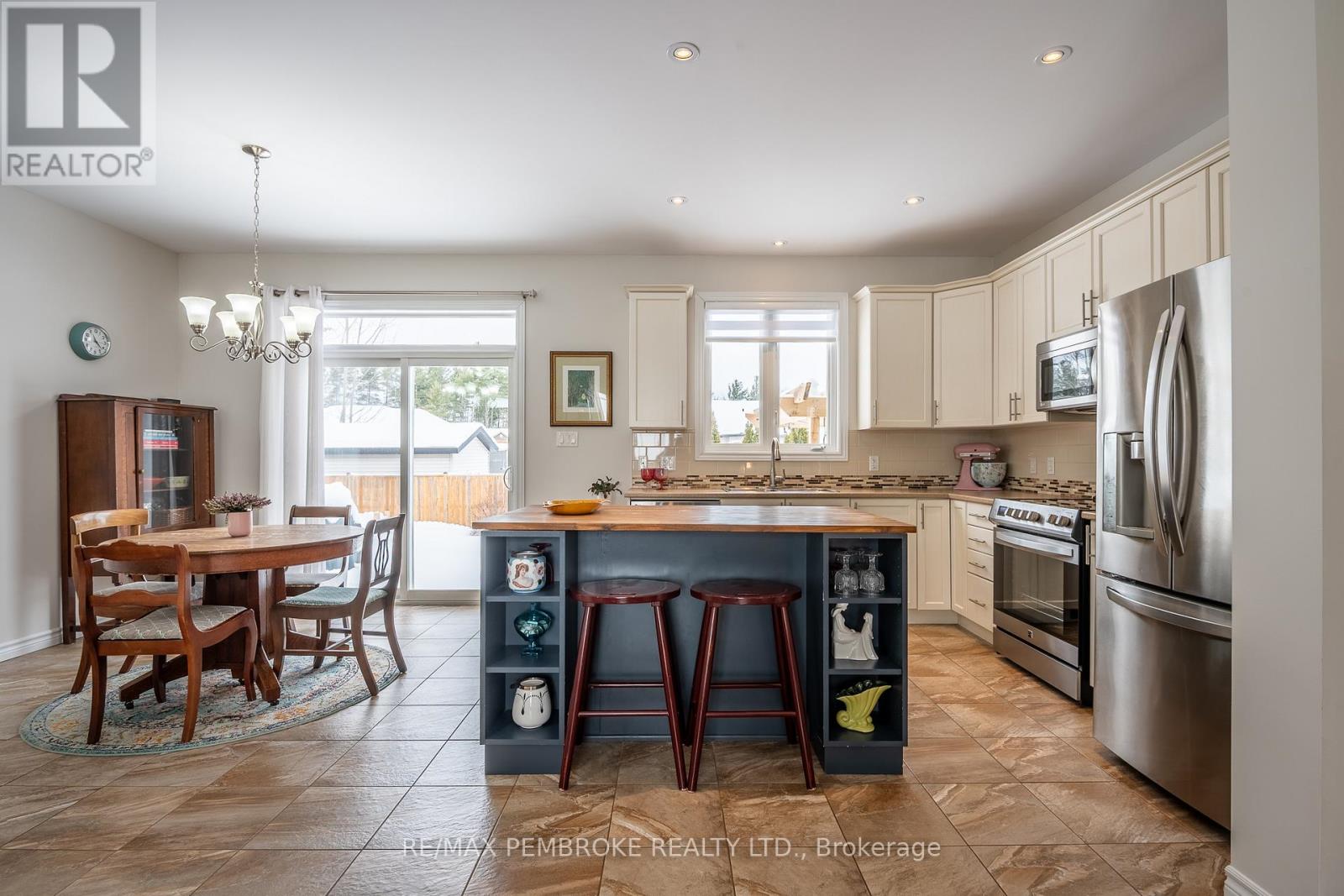 545 Gardner Crescent, Petawawa, Ontario  K8H 0C4 - Photo 16 - X12989680