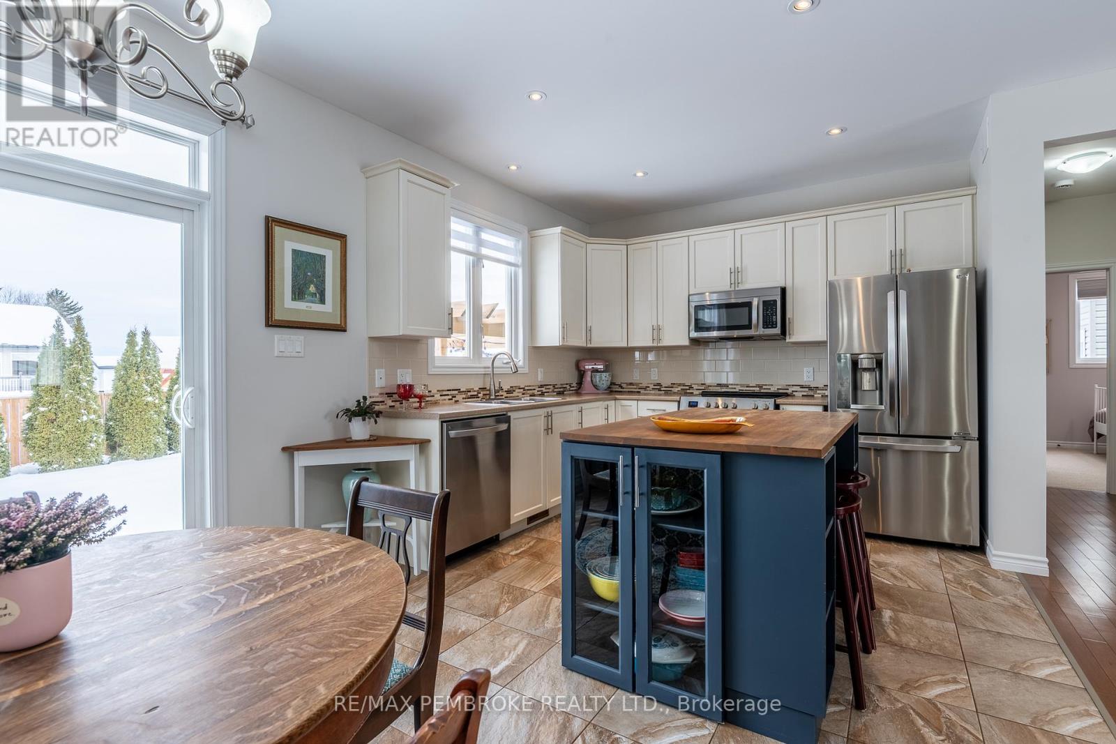 545 Gardner Crescent, Petawawa, Ontario  K8H 0C4 - Photo 18 - X12989680