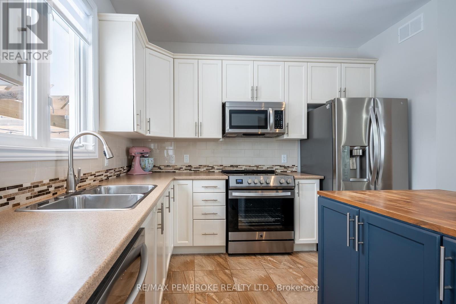 545 Gardner Crescent, Petawawa, Ontario  K8H 0C4 - Photo 20 - X12989680