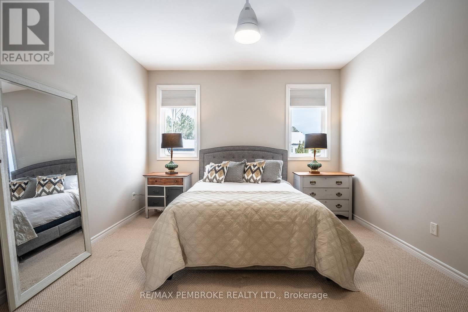 545 Gardner Crescent, Petawawa, Ontario  K8H 0C4 - Photo 24 - X12989680