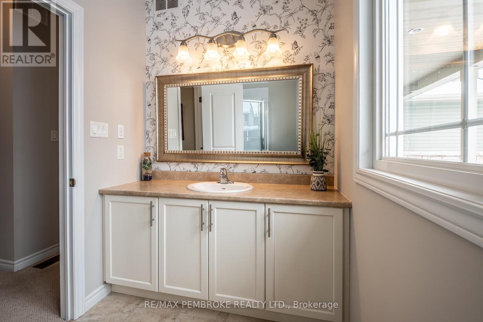 545 Gardner Crescent, Petawawa, Ontario  K8H 0C4 - Photo 28 - X12989680