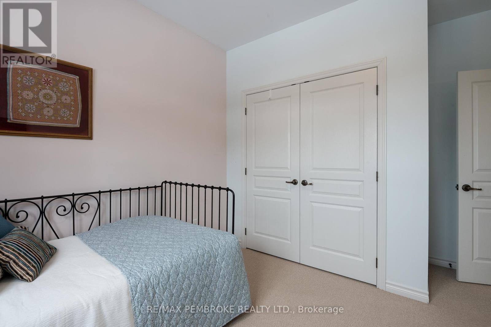 545 Gardner Crescent, Petawawa, Ontario  K8H 0C4 - Photo 6 - X12989680