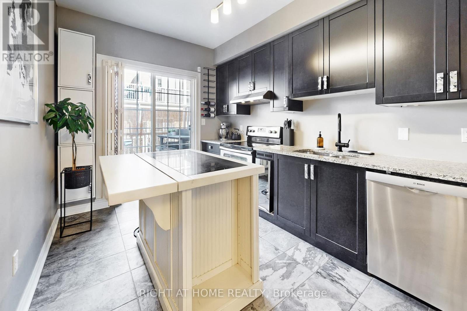 33 Brockville Street, Toronto, Ontario  M4E 0A7 - Photo 11 - E12989806