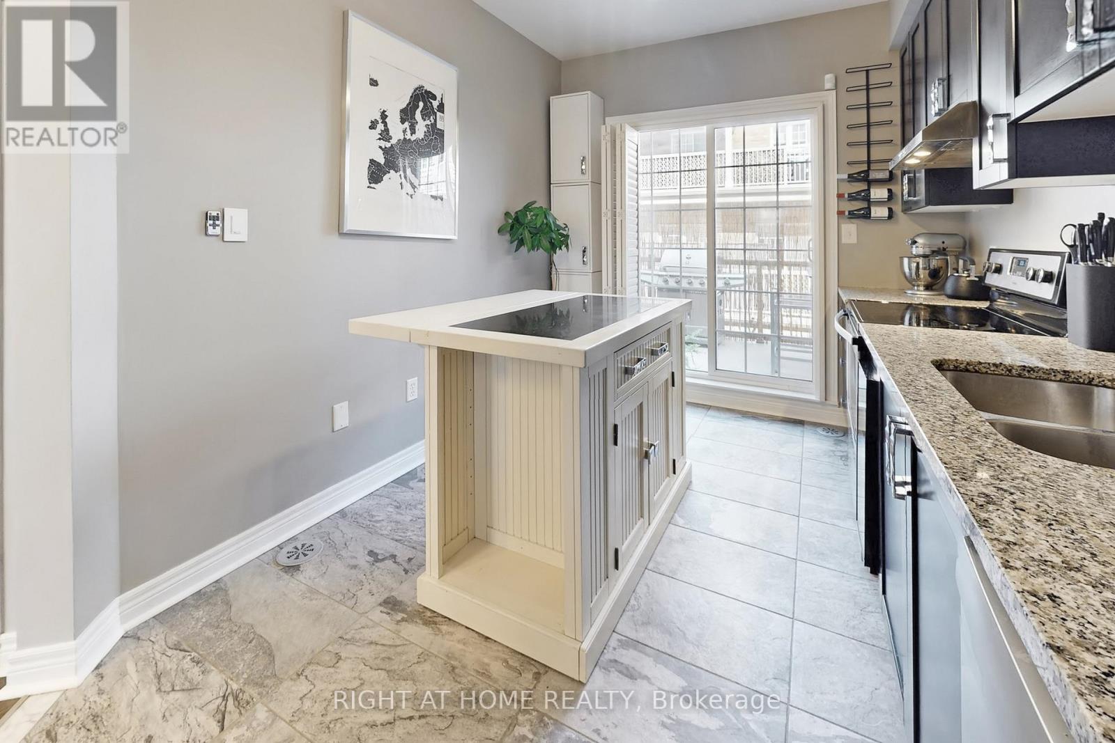 33 Brockville Street, Toronto, Ontario  M4E 0A7 - Photo 12 - E12989806