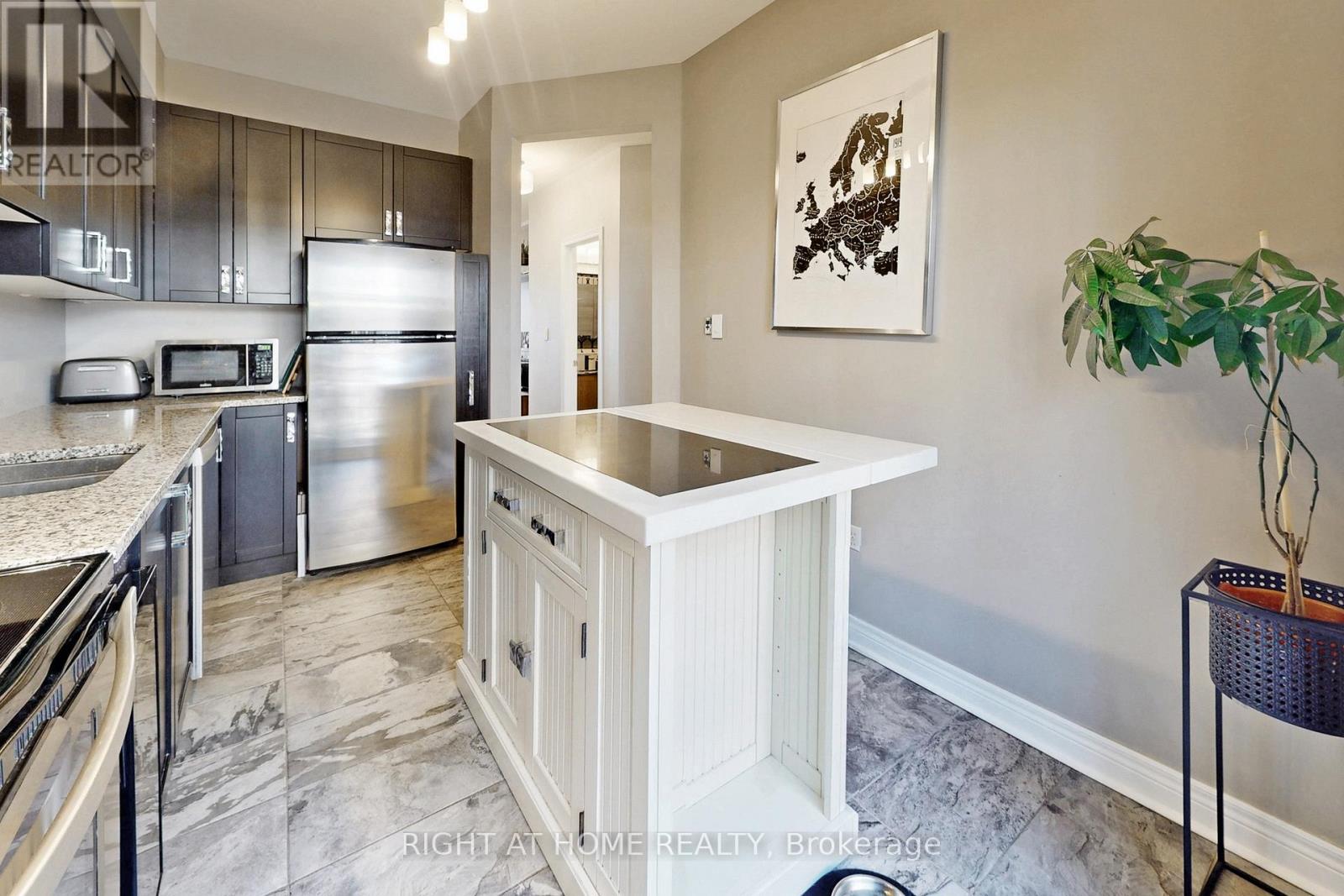 33 Brockville Street, Toronto, Ontario  M4E 0A7 - Photo 13 - E12989806