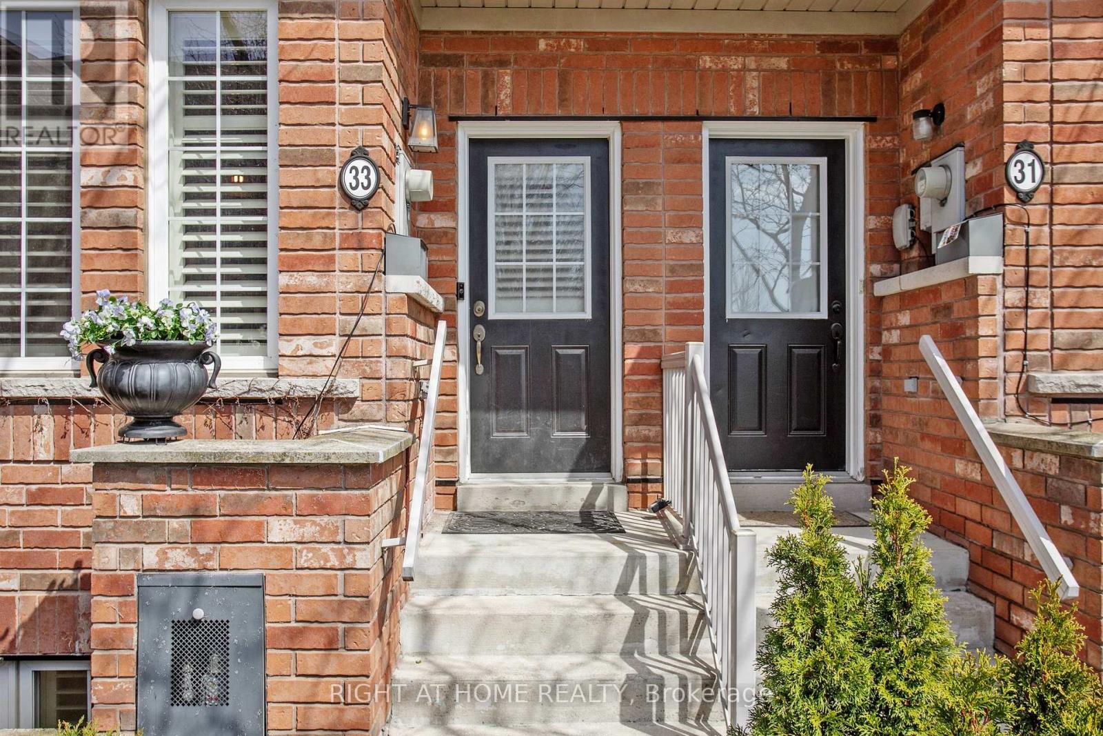 33 Brockville Street, Toronto, Ontario  M4E 0A7 - Photo 2 - E12989806