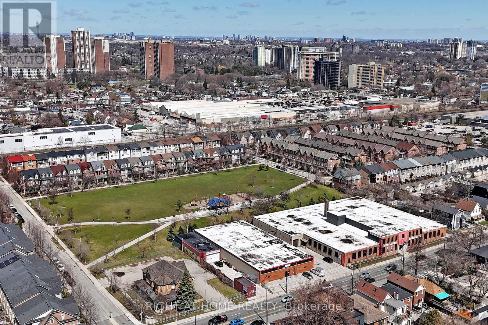 33 Brockville Street, Toronto, Ontario  M4E 0A7 - Photo 39 - E12989806