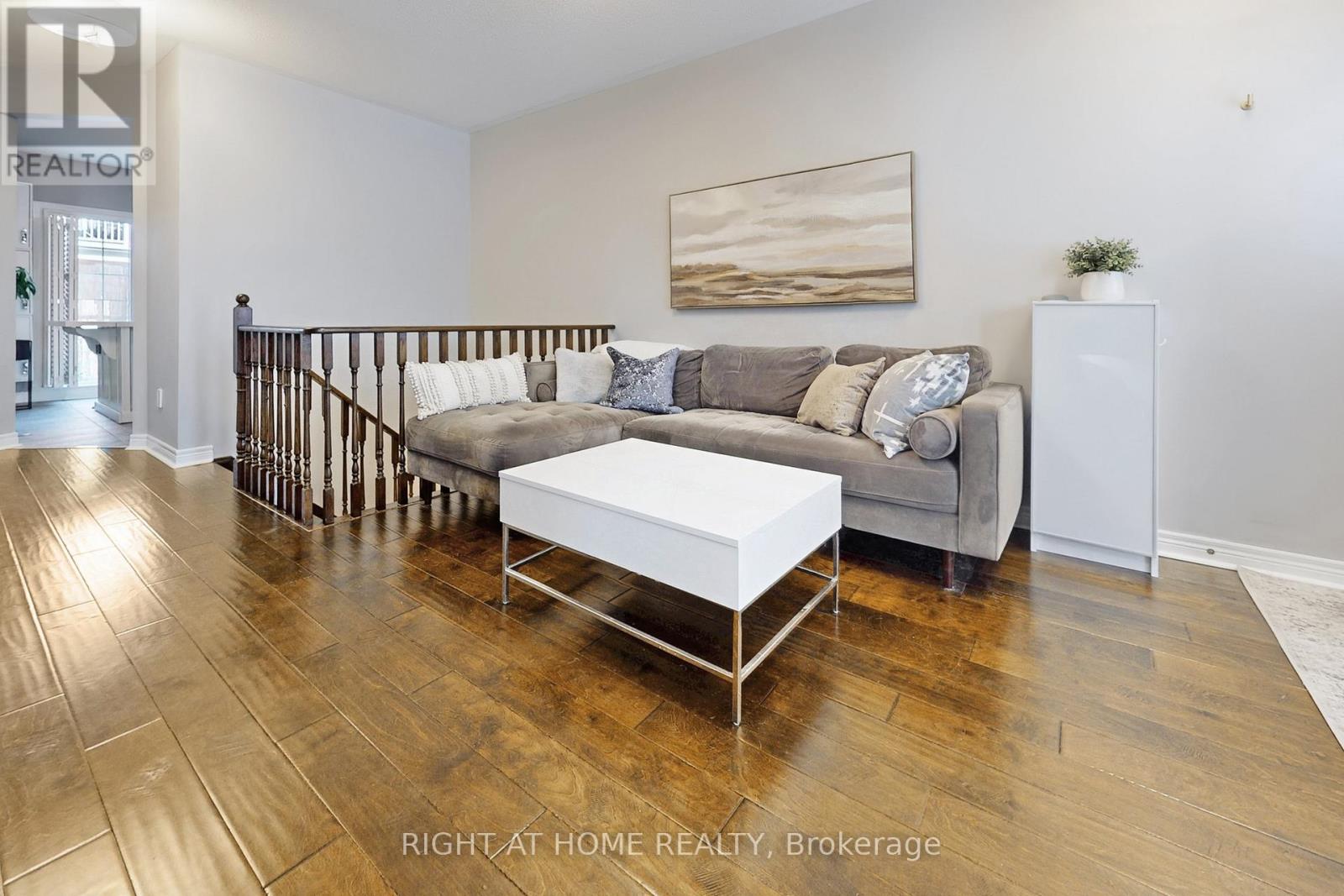 33 Brockville Street, Toronto, Ontario  M4E 0A7 - Photo 4 - E12989806