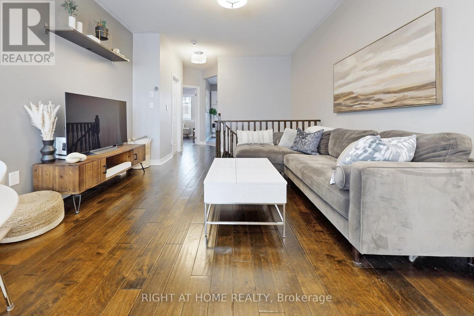 33 Brockville Street, Toronto, Ontario  M4E 0A7 - Photo 6 - E12989806