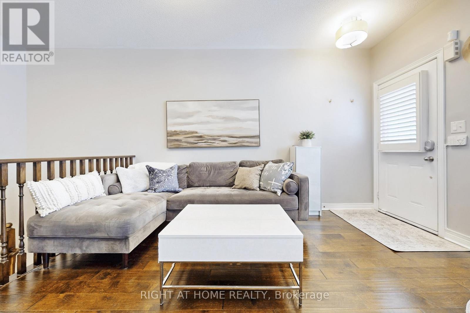 33 Brockville Street, Toronto, Ontario  M4E 0A7 - Photo 7 - E12989806