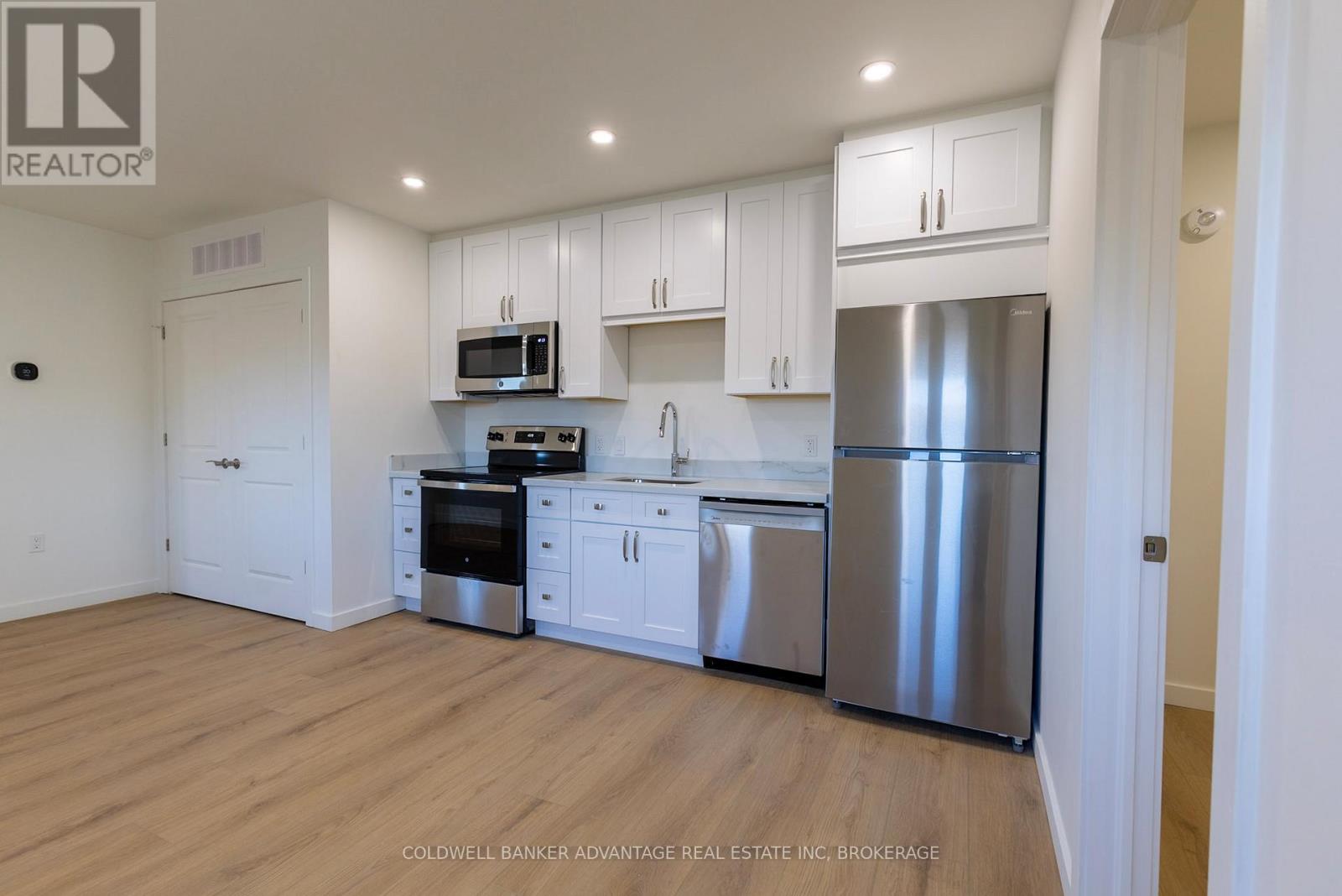 2 - 429 Sugarloaf Street, Port Colborne, Ontario  L3K 2P3 - Photo 5 - X12989696